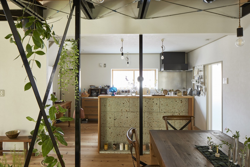 higashihongo house by roovice