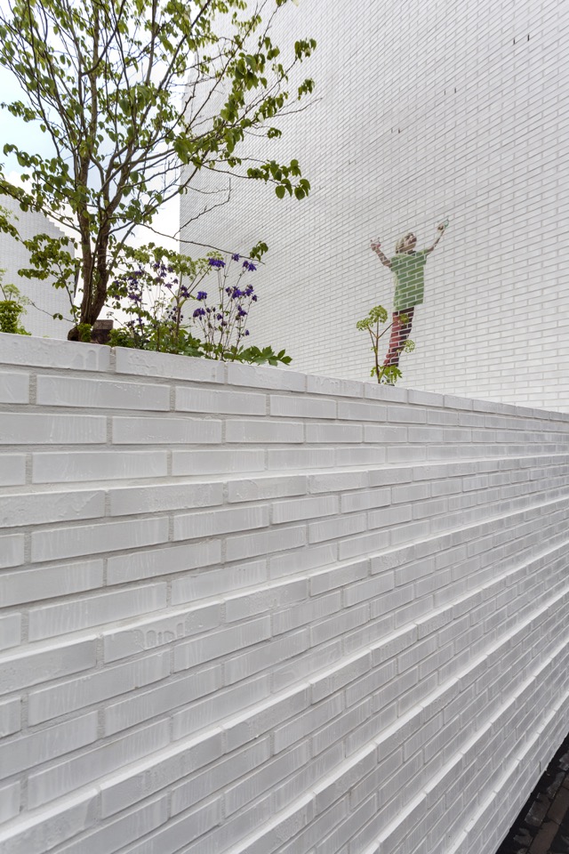 memorial garden in charleroi by reservoir a