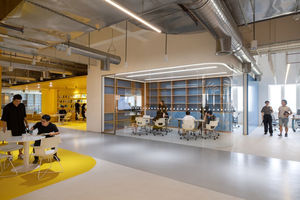 red bird maker space by remixstudio
