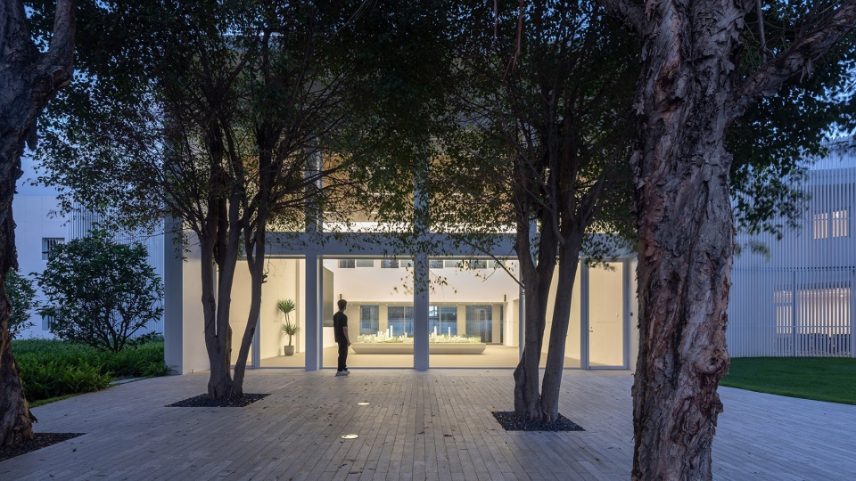 Shenzhen Central Park Construction Command Center China by ATELIER XI