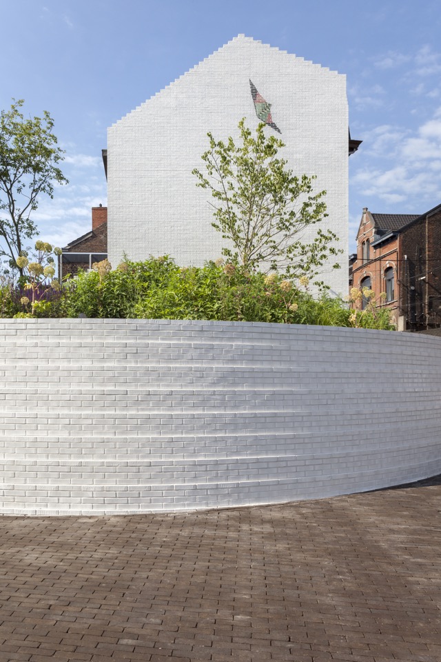 memorial garden in charleroi by reservoir a