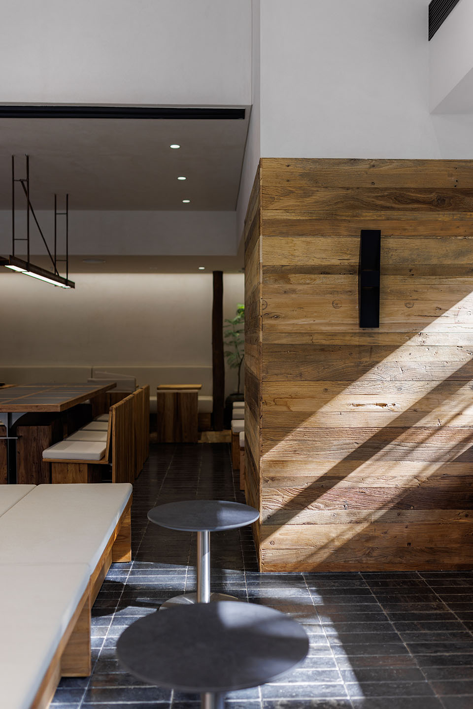 annnd-jingtian-store-by-ruhaus-studio