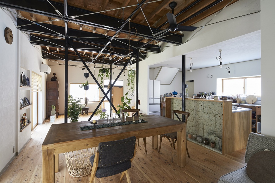 higashihongo house by roovice