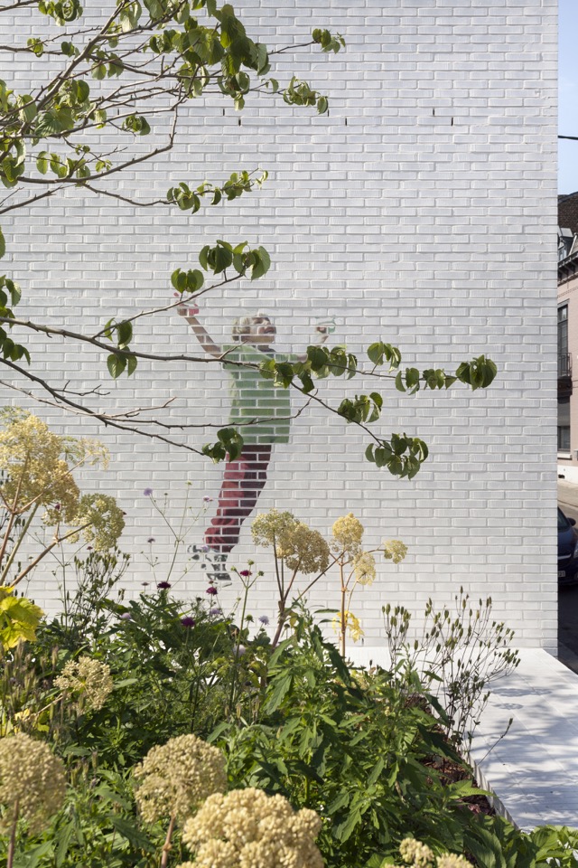 memorial garden in charleroi by reservoir a