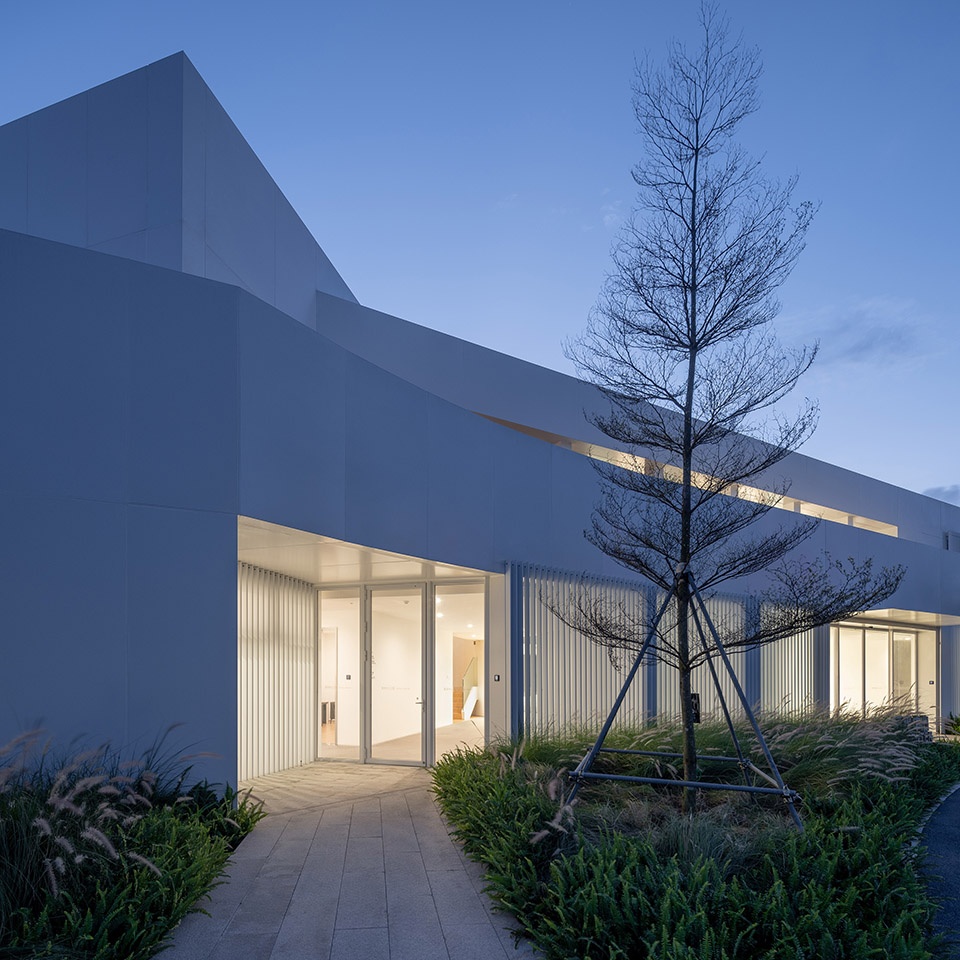 Shenzhen Central Park Construction Command Center China by ATELIER XI