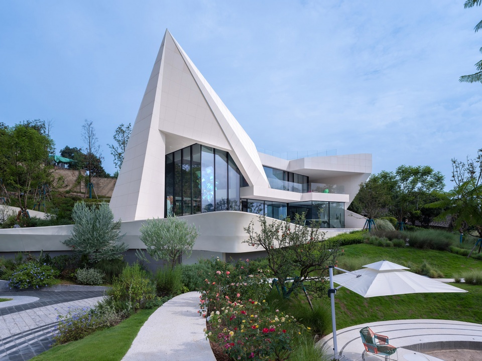 Thousand paper cranes House China by GrandZ Build Architectural Office Chongqing Co LTD