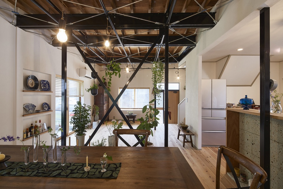 higashihongo house by roovice