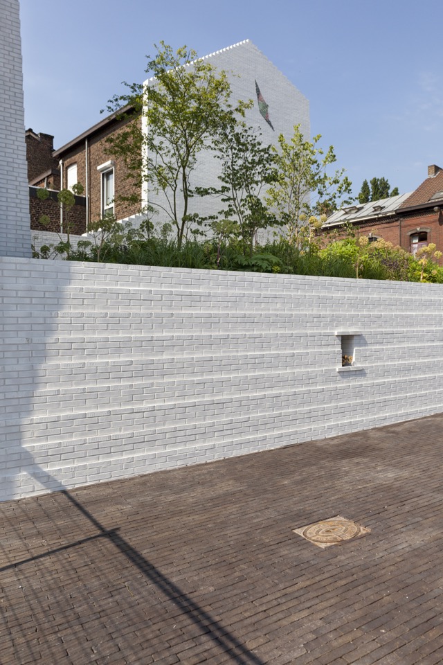 memorial garden in charleroi by reservoir a