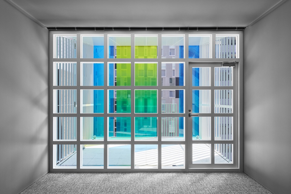 VERTICAL RAINBOW in Tokyo by SAKO Architects