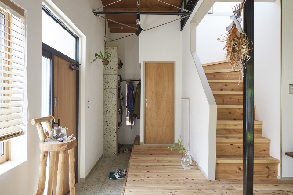 higashihongo house by roovice