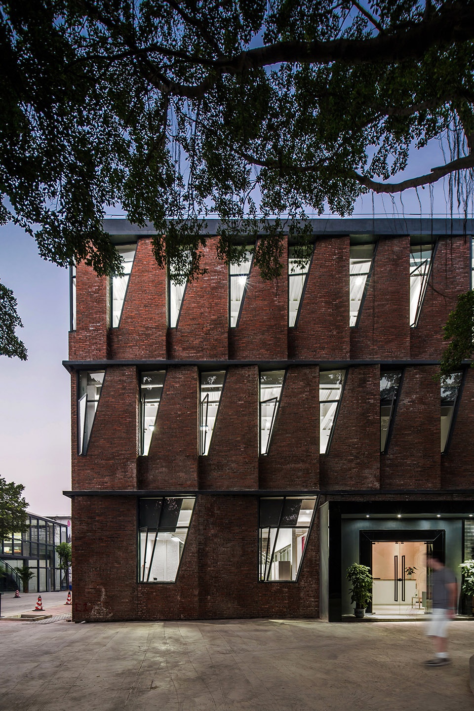 Guangzhou North Island Creative Park Management Center by Mutual Architecture