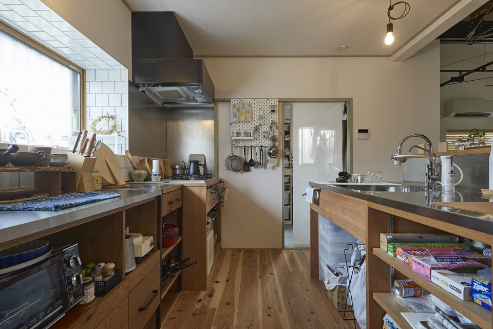 higashihongo house by roovice