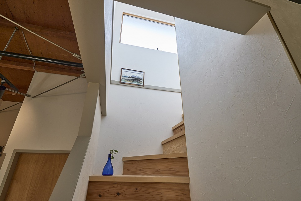 higashihongo house by roovice