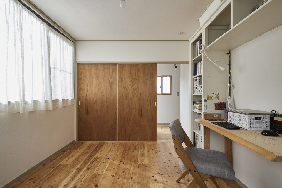 higashihongo house by roovice