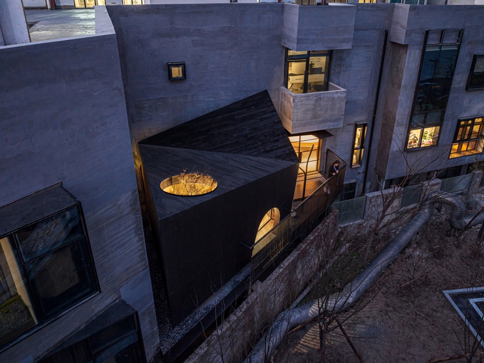 building in the cracks shanghai by benzhe architecture design