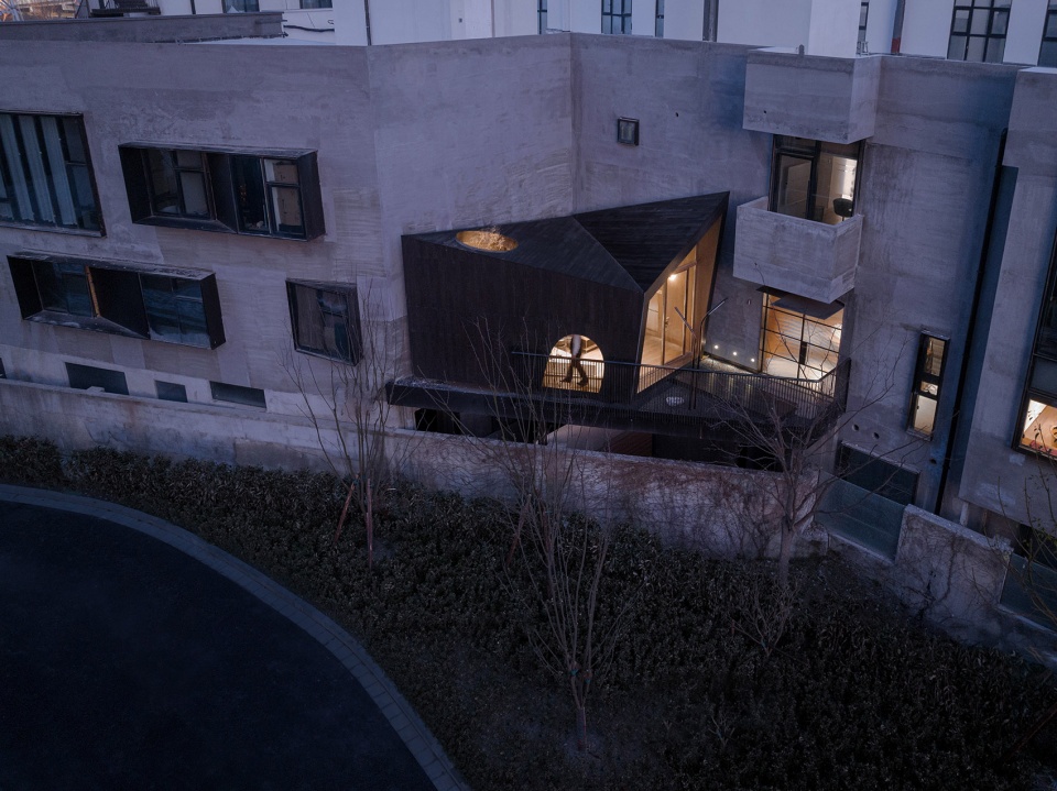 building in the cracks shanghai by benzhe architecture design