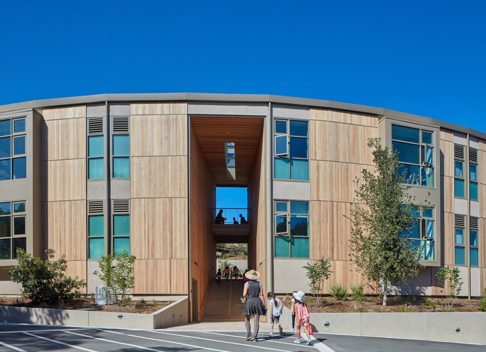 nueva school science and environmental center by leddy maytum stacy architects