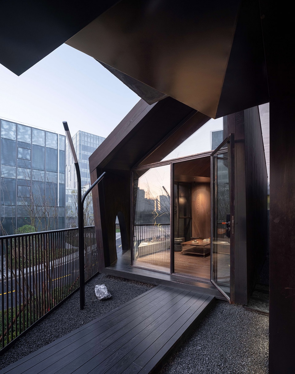 building in the cracks shanghai by benzhe architecture design