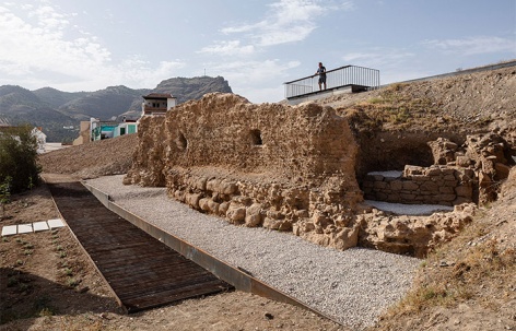 Cerro de las Torres山阿拉伯塔和城墙的干预项目，西班牙 / WaterScales arquitectos