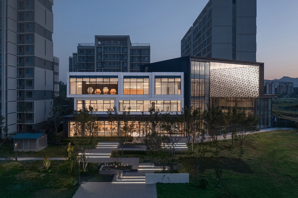 Capital Heyuan Pinggu Rental Housing Community Library by y ad studio