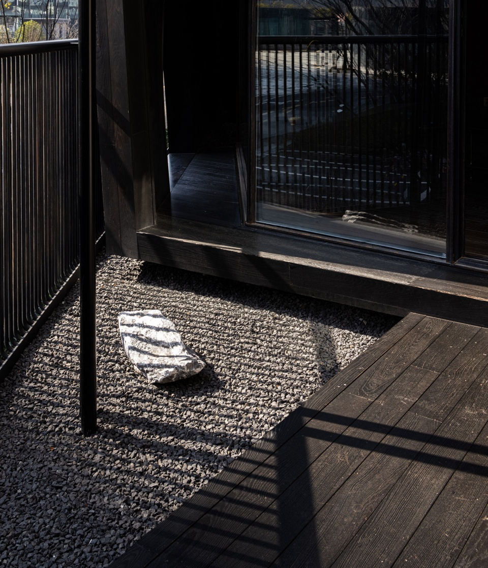 building in the cracks shanghai by benzhe architecture design