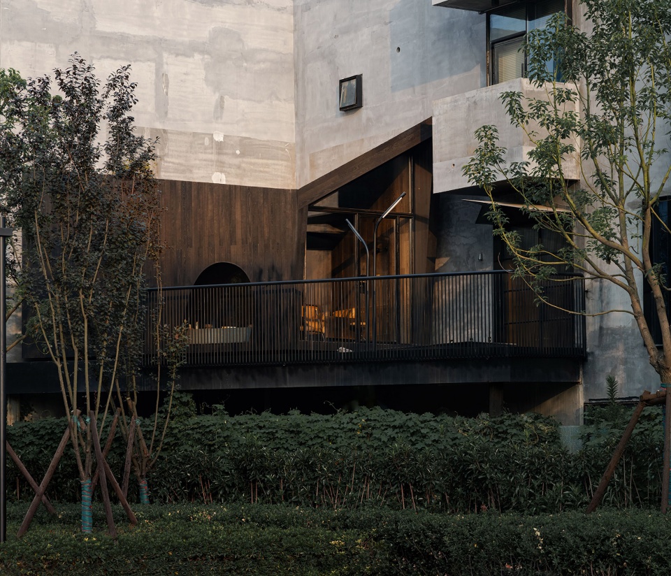 building in the cracks shanghai by benzhe architecture design