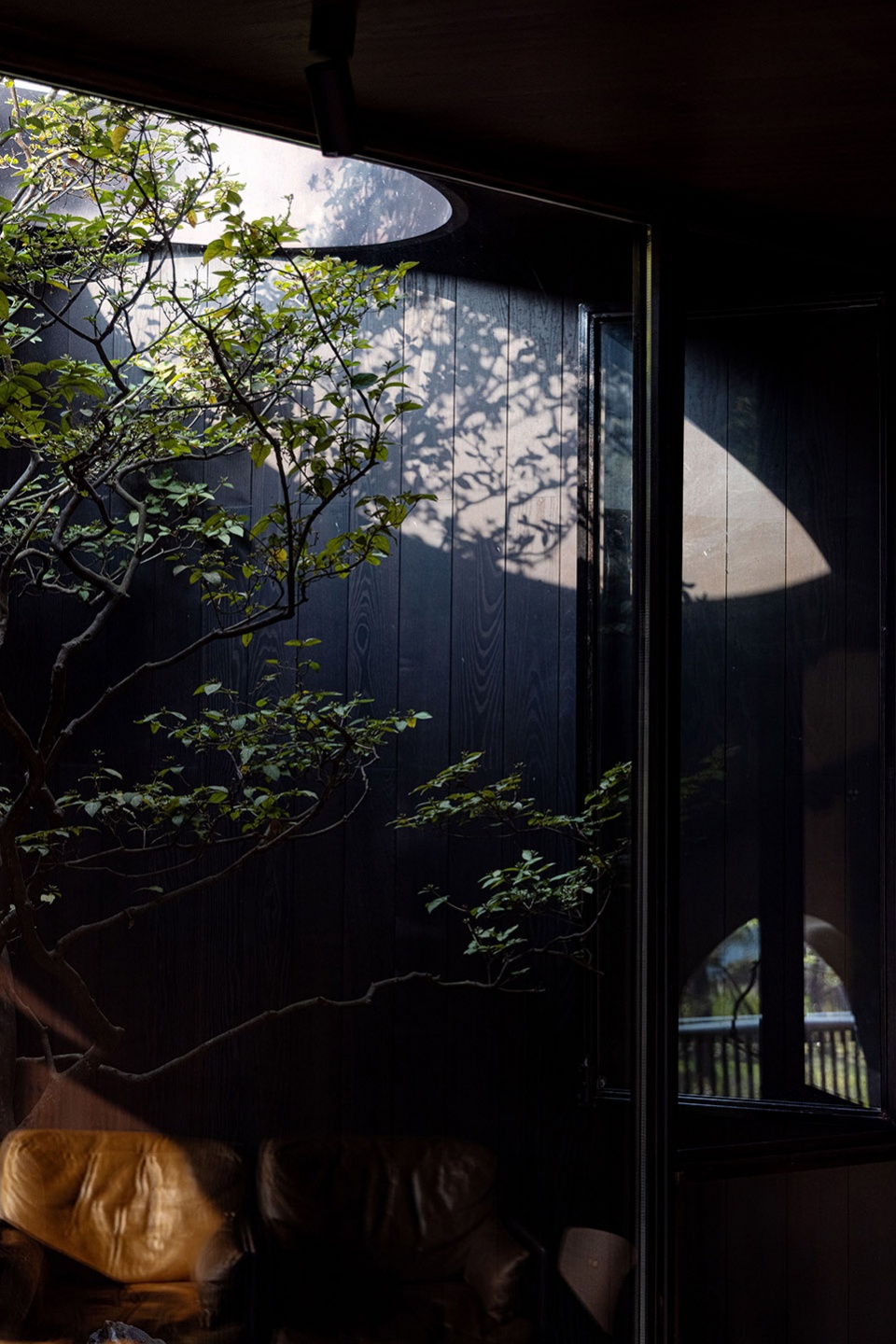 building in the cracks shanghai by benzhe architecture design
