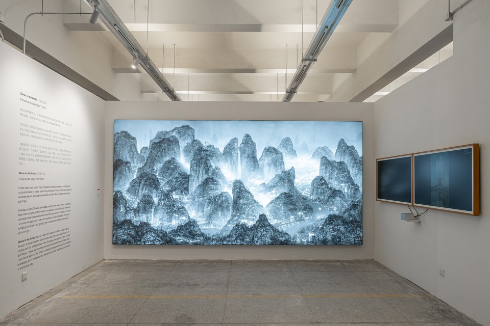 .杨泳梁 《极夜霓虹》©️上海城市空间艺术季,摄影田方方 1