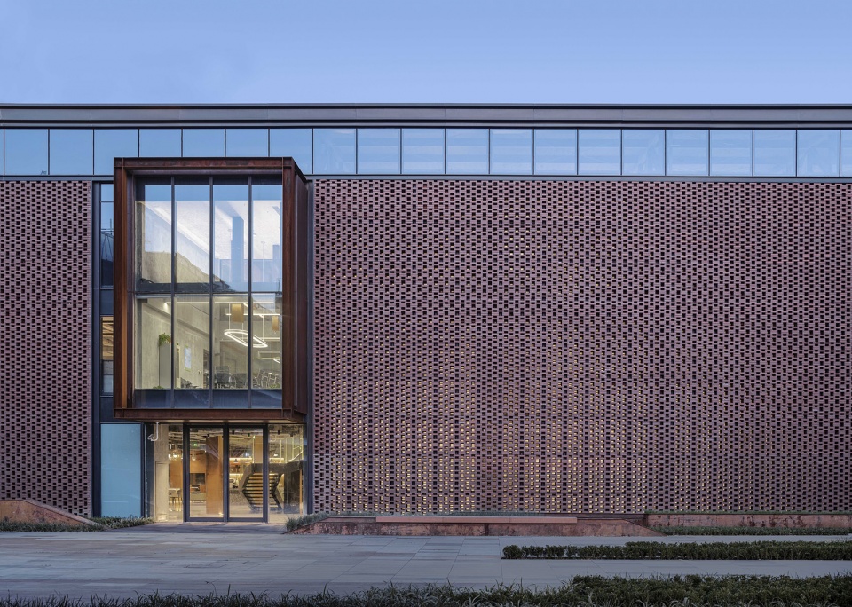 canal hub 1958 by shenzhen huahui design