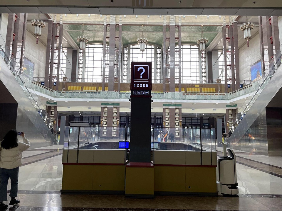 the interior renovation of beijing railway station by wit