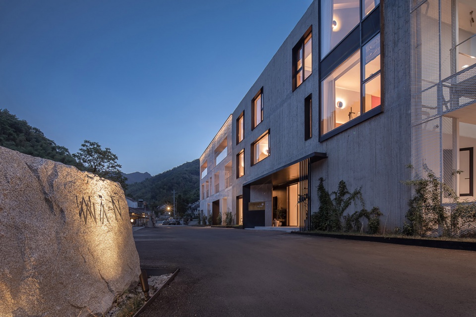yixing 23 bay rock hotel by su architects
