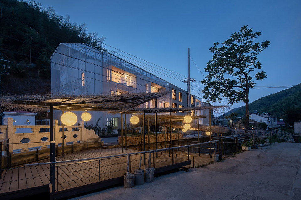 yixing 23 bay rock hotel by su architects