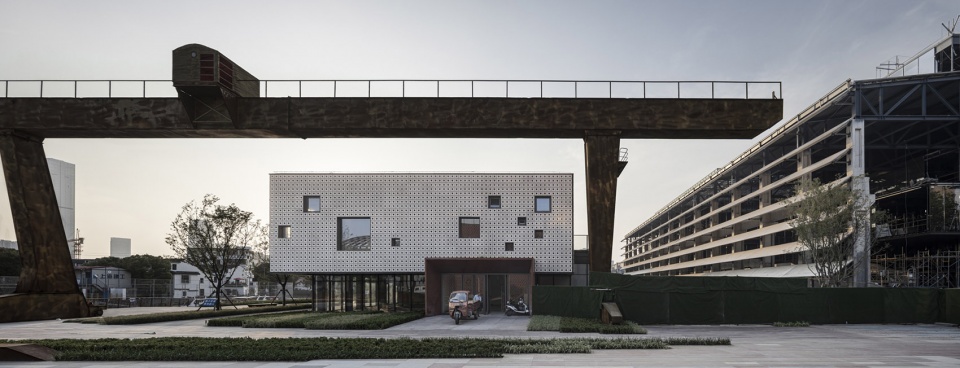 canal hub 1958 by shenzhen huahui design