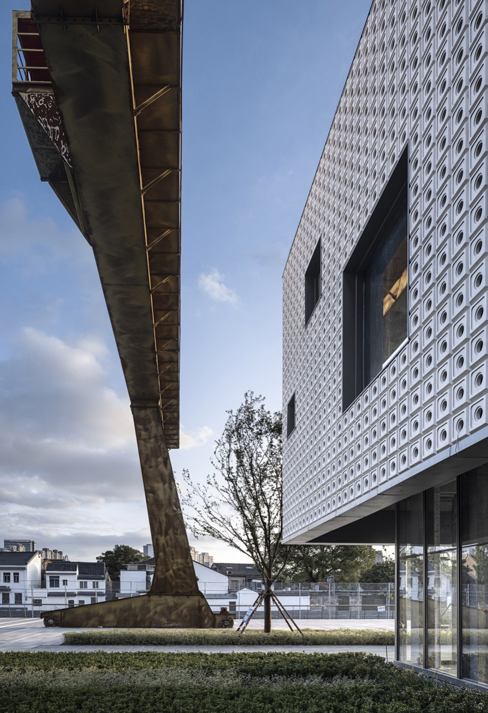 canal hub 1958 by shenzhen huahui design