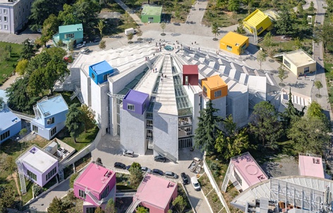 MVRDV改造的地拉那金字塔落成开放