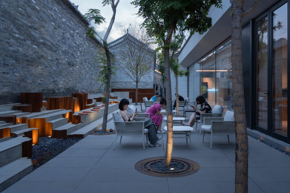 休闲的户外街巷 nianxia art center