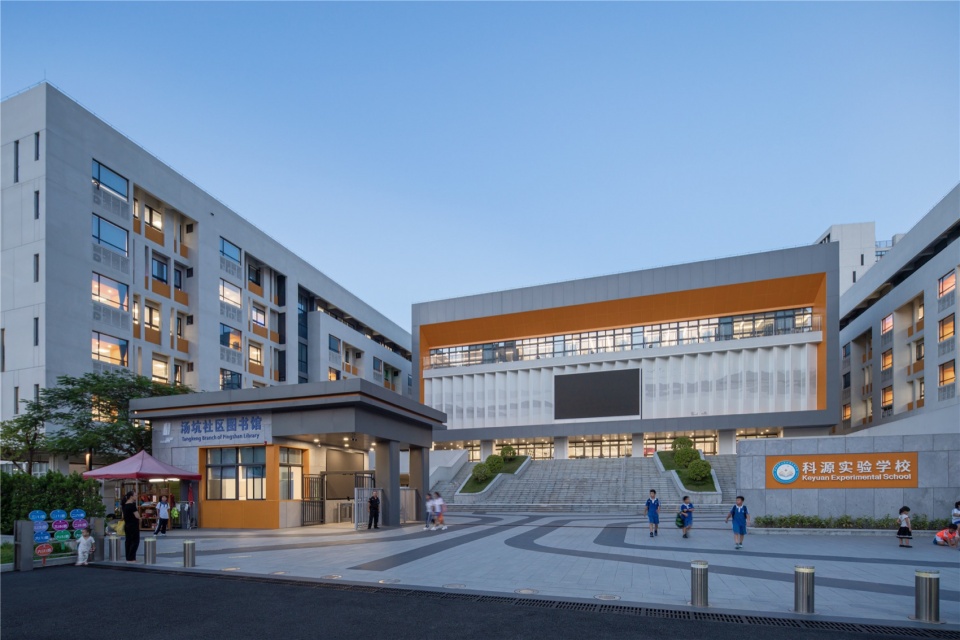 图1 校园主入口 shenzhen pingshan keyuan experiment school by cmad architects
