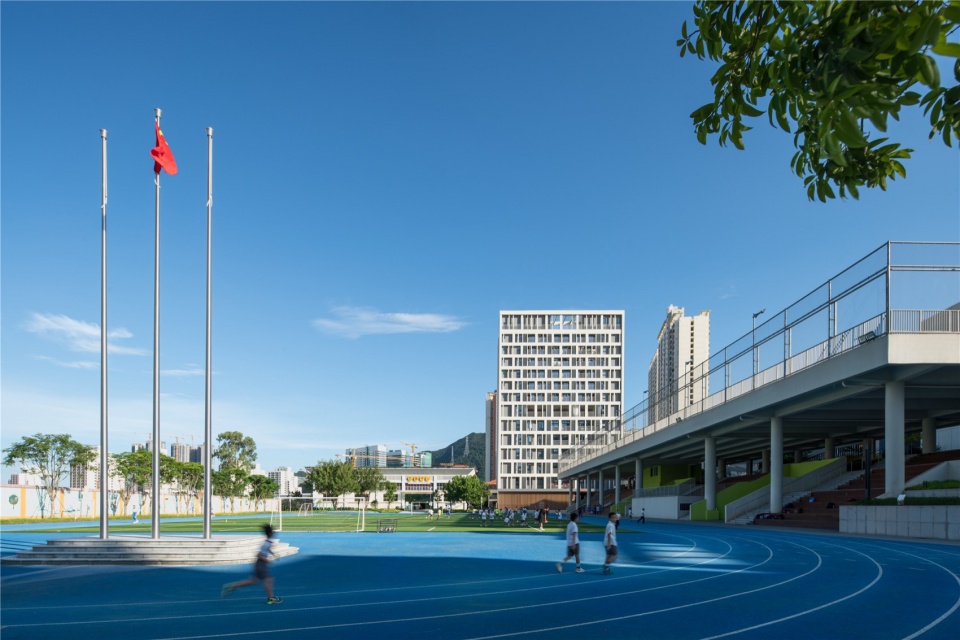 图11 丰富的运动场地 shenzhen pingshan keyuan experiment school by cmad architects