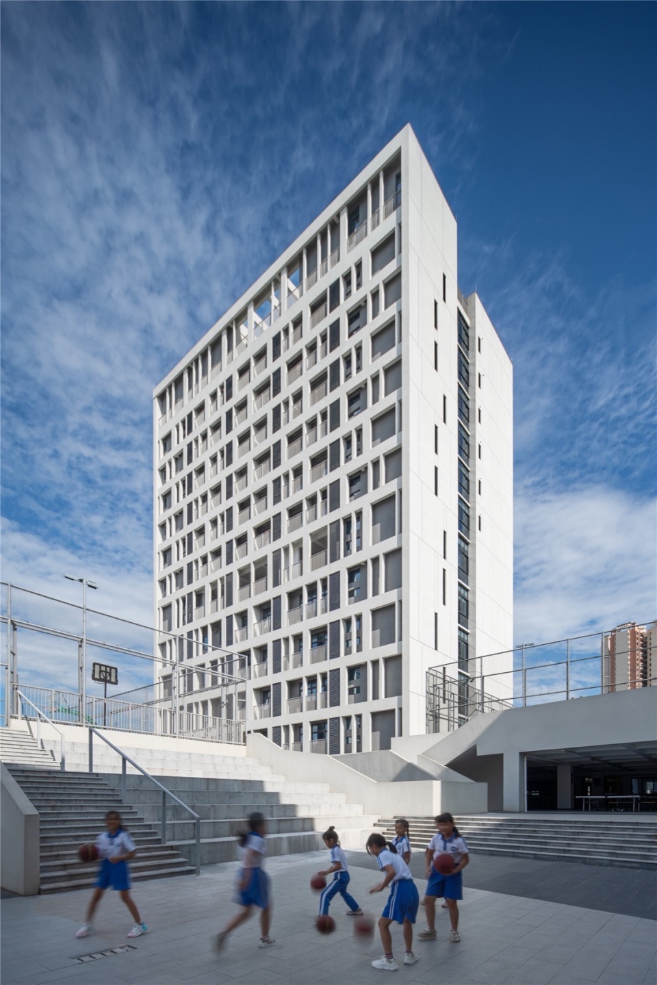 图12 丰富的运动场地 shenzhen pingshan keyuan experiment school by cmad architects
