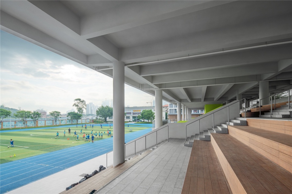图15 无风雨千人看台 shenzhen pingshan keyuan experiment school by cmad architects