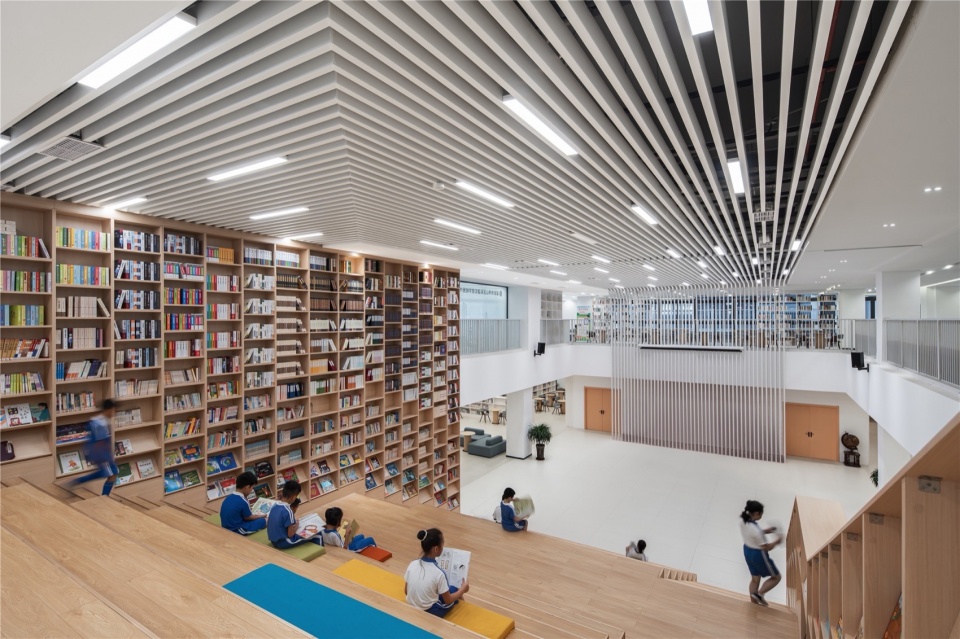 图18 兼顾学校图书馆与读书社区的阅读中心 shenzhen pingshan keyuan experiment school by cmad architects