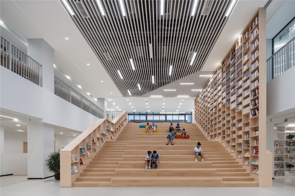 图19 多场景的阅读与活动空间 shenzhen pingshan keyuan experiment school by cmad architects
