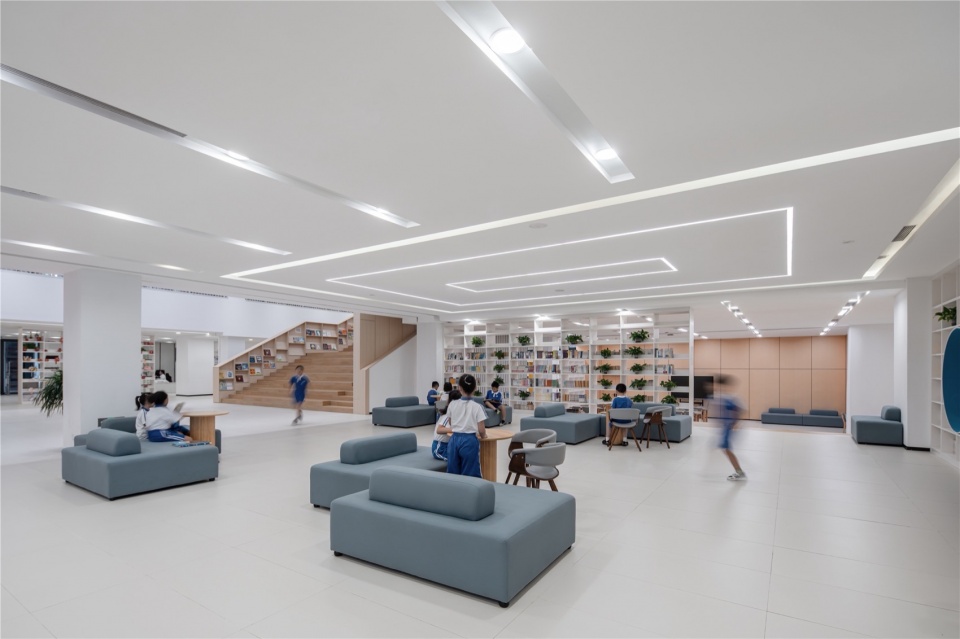 图20 多场景的阅读与活动空间 shenzhen pingshan keyuan experiment school by cmad architects
