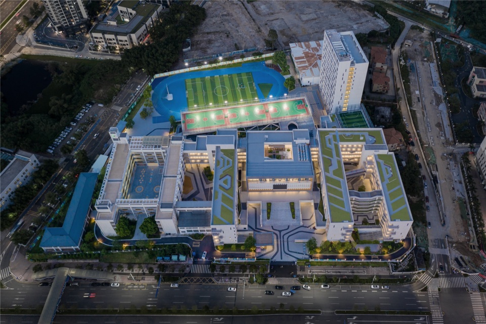 图3 校园鸟瞰 shenzhen pingshan keyuan experiment school by cmad architects