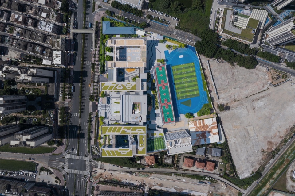 图5 十字轴鸟瞰 shenzhen pingshan keyuan experiment school by cmad architects