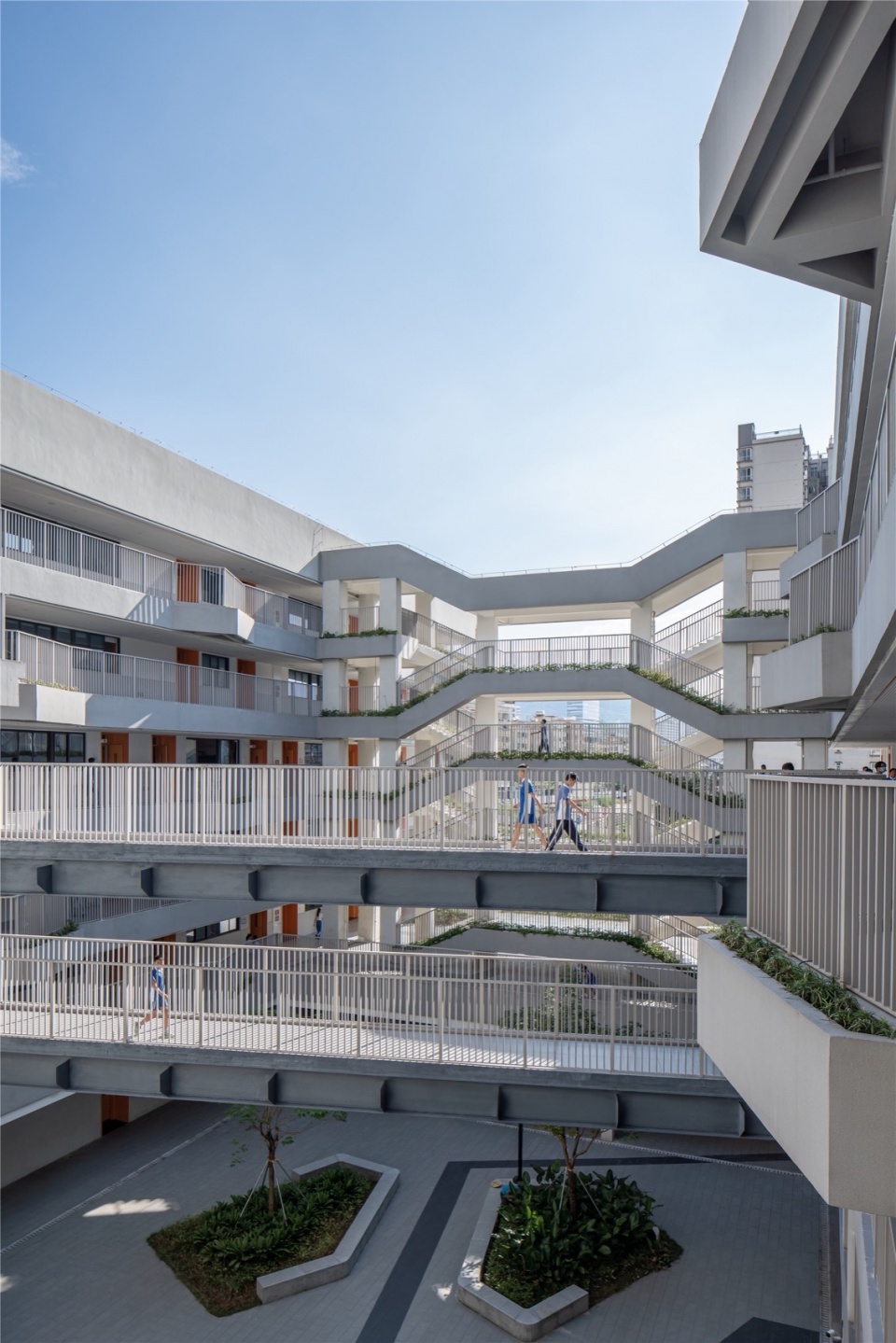 图7 立体连廊 shenzhen pingshan keyuan experiment school by cmad architects
