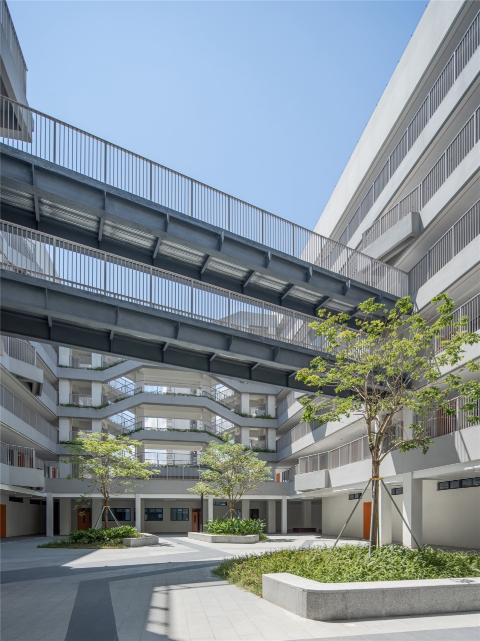 图8 立体连廊 shenzhen pingshan keyuan experiment school by cmad architects