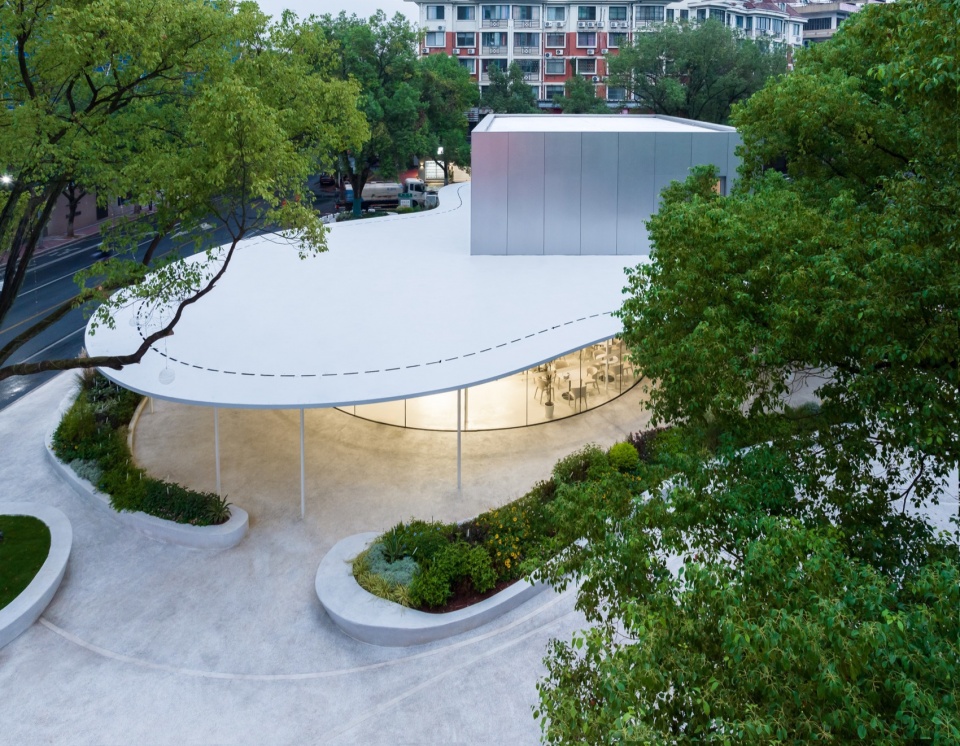 展厅夜景鸟瞰图 wuyi organic urban renewal exhibition hall by kfs