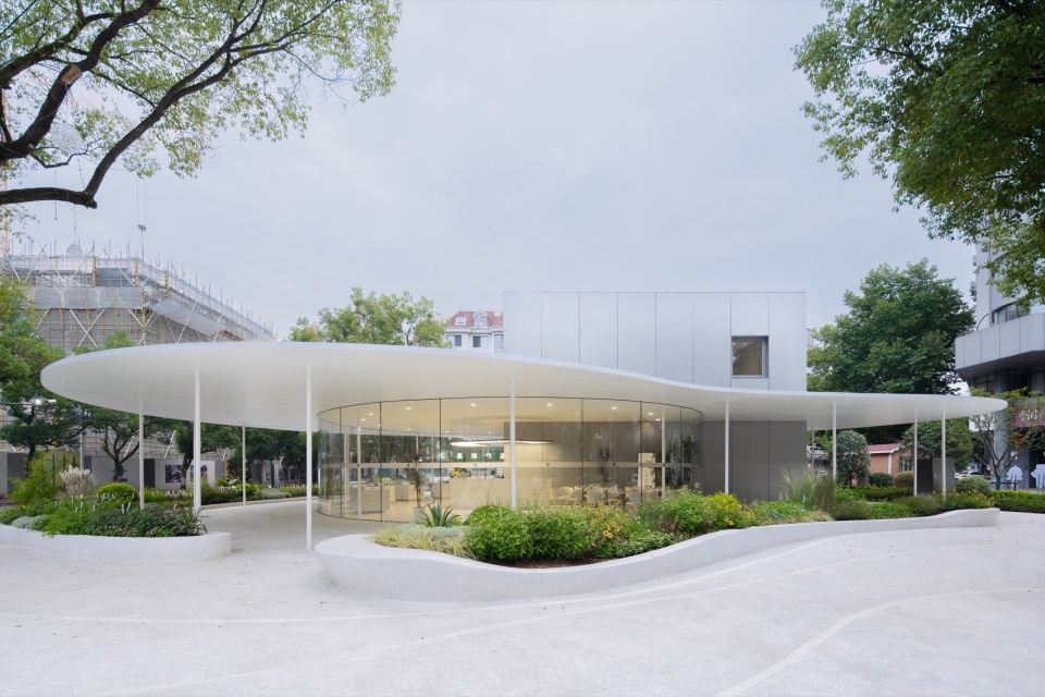 展厅西立面外观 wuyi organic urban renewal exhibition hall by kfs