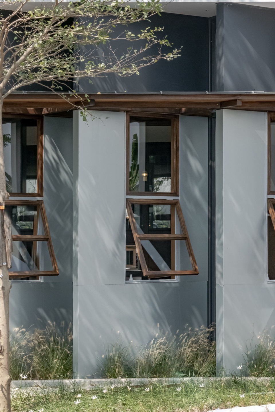 新增木窗外立面细节Detail of the new facade and windows 邓敏聪
